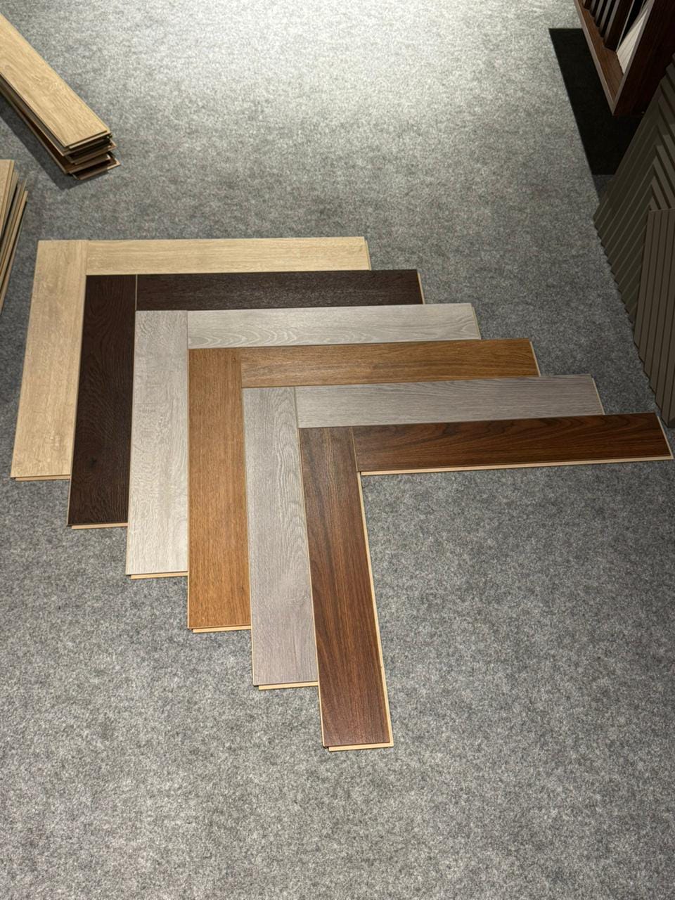 Modern Herringbone & Oak Wood Laminate Flooring | Decorea Home