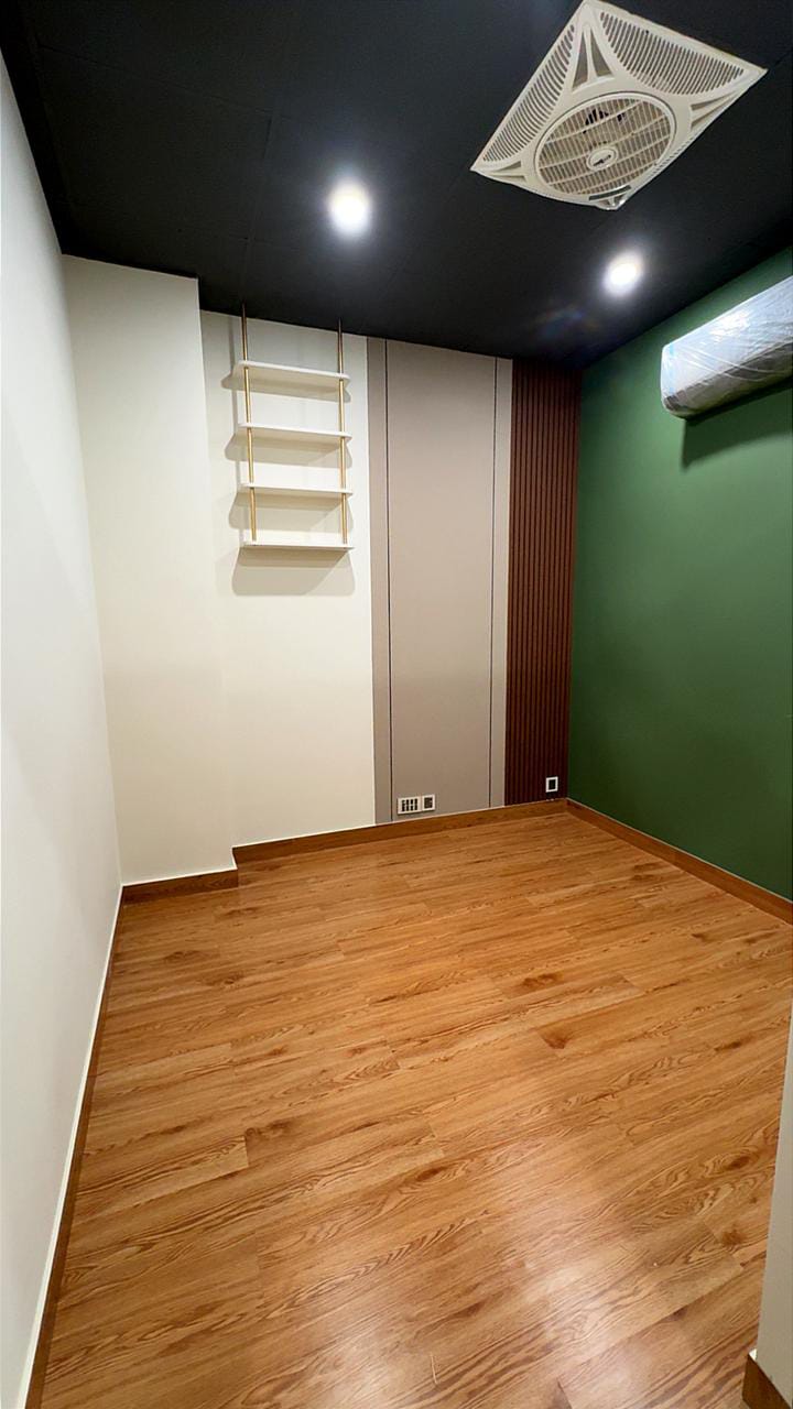 Modern Herringbone & Oak Wood Laminate Flooring | Decorea Home